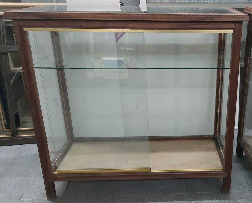Vitrine em madeira antiga