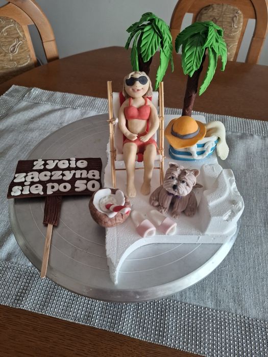 Ozdoby na tort  z masy cukrowej