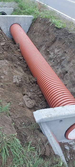 Usługi koparkami z młotem transport spycharka