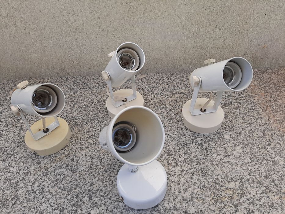 Candeeiros focos de parede brancos
