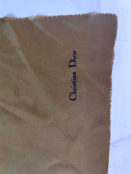 Chusta Christian Dior.