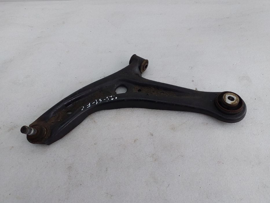Braço de suspensão frente esquerdo FORD Ka+
