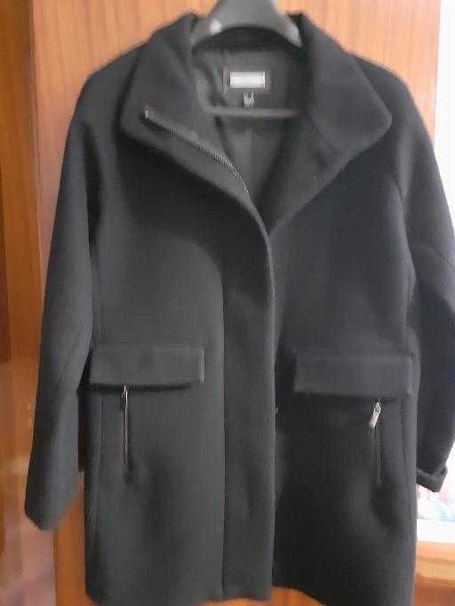 Casaco preto em muito b om estado