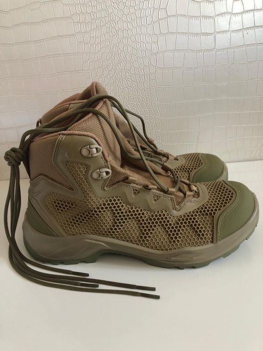 Черевики військові