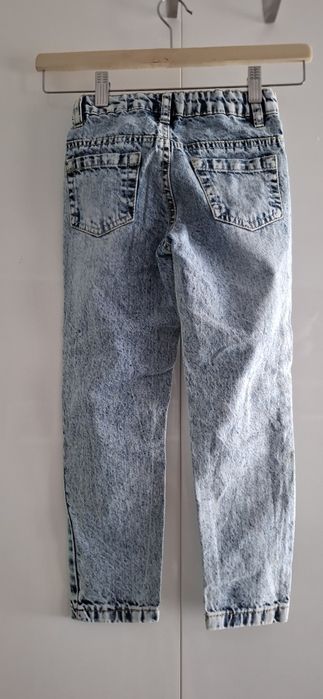 Spodnie jeansowe z przetarciami rozmiar 110/116