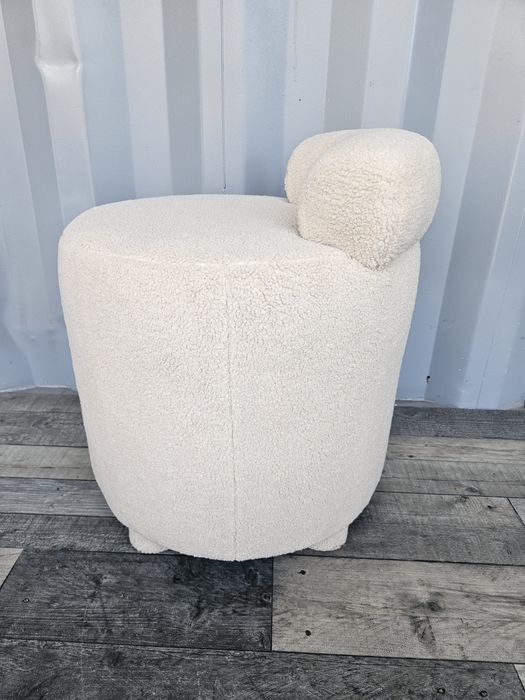 Pufa bucle z niskim oparciem