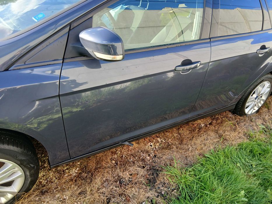 Ford Focus błotnik lewy EB