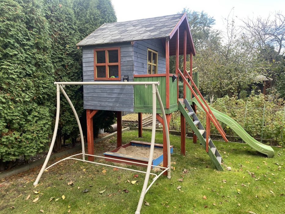 Domek dla dzieci drewniany ze zjeżdżalnią