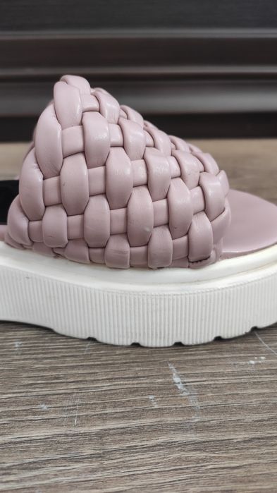 Босоніжки, шльопанці