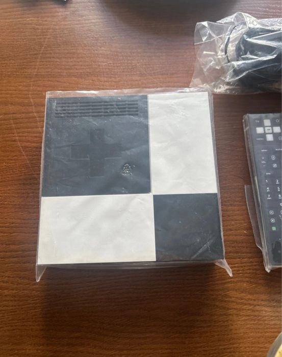 Dekoder z ładowarka oraz pilotem