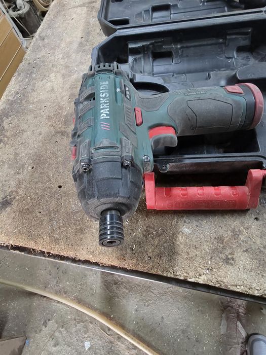 Aparafusadora de impacto parkside  12v