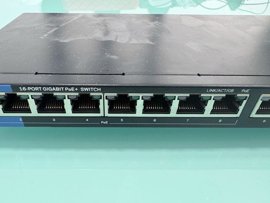 Linksys LGS116P 16-Port Gigabit PoE+ Switch em Bom Estado [98]