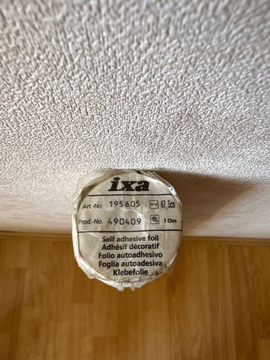 Пленка-самоклеящаяся