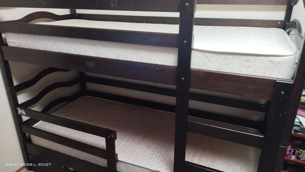 Продам двоярусне ліжко