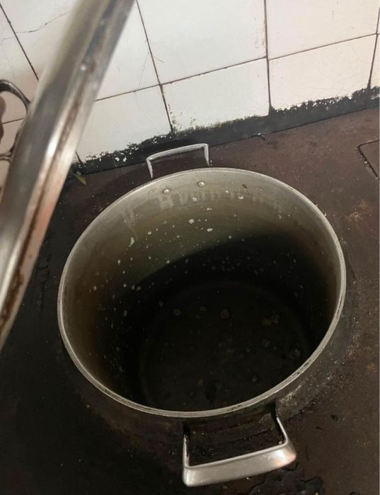 fogão grande de lenha rústico em ferro