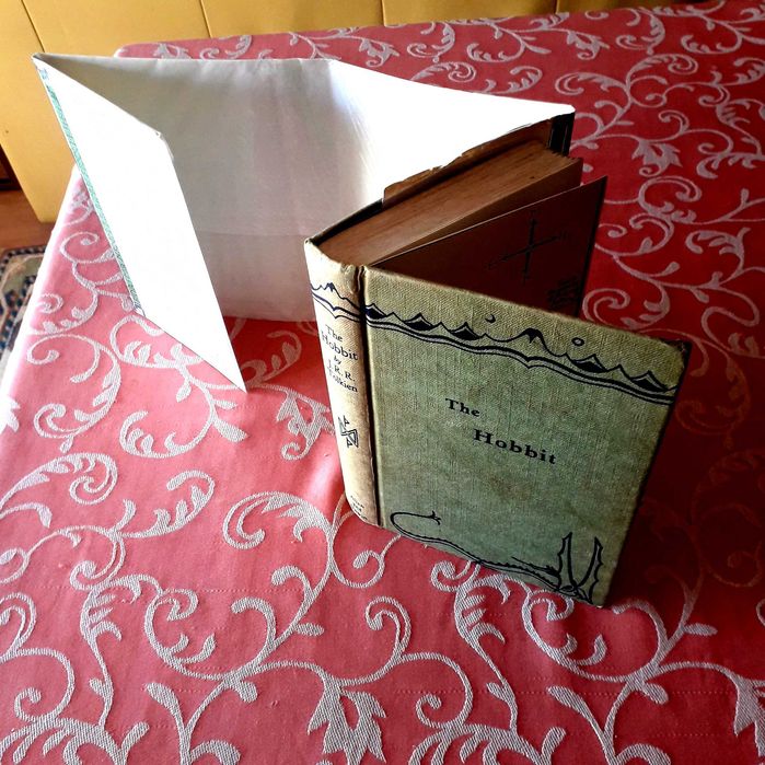 J R R Tolkien - The Hobbit (Allen & Unwin editions 1968/1974) ENG