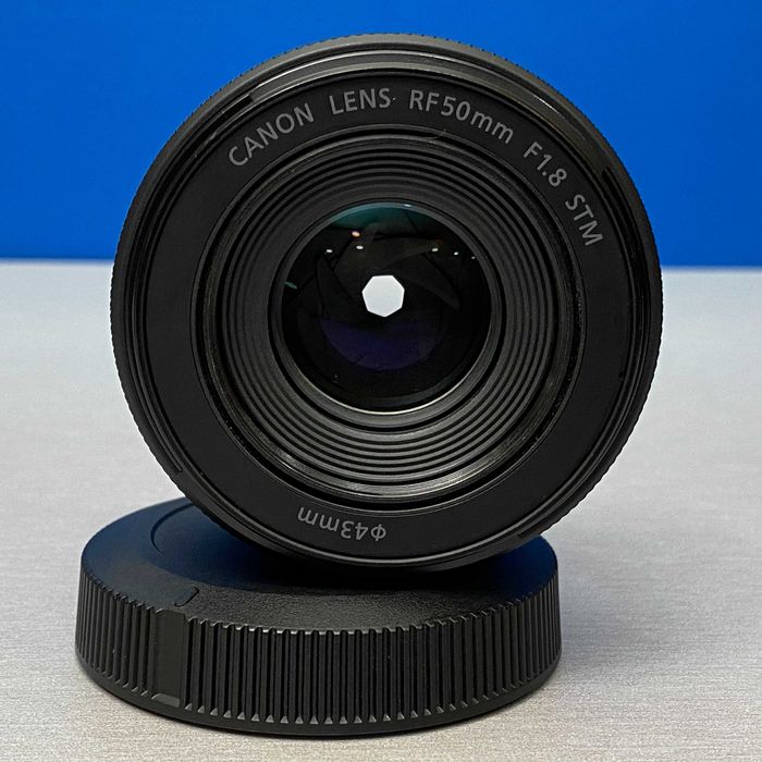 Canon RF 50mm f/1.8 STM