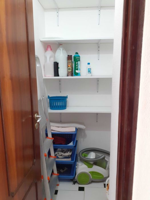 INDISPONÍVEL - Quarto individual a estudante ou jovem trabalhadora. Localização excelente junto ao metro da Ameixoeira (Lumiar) - linha amarela