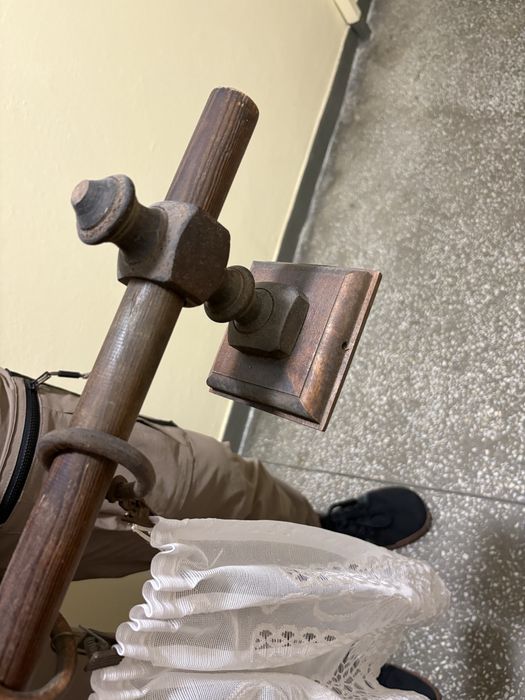 Drewniany karnisz na okno vintage prl z firanką