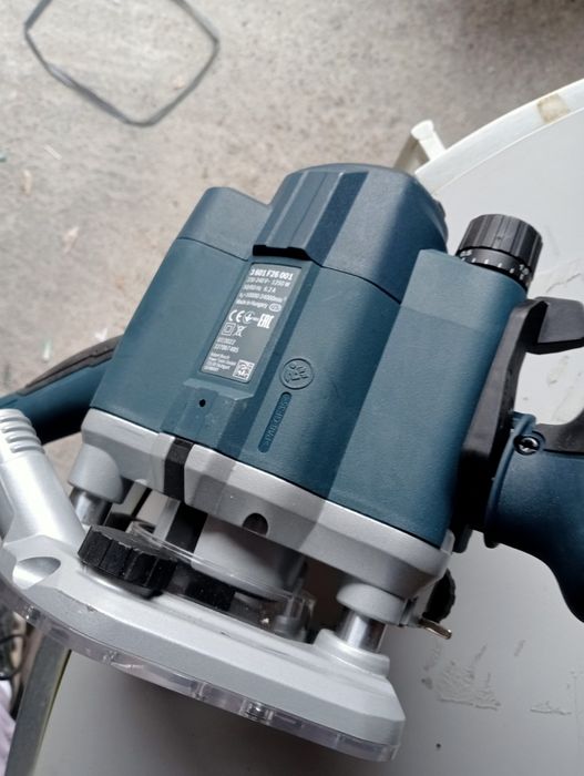 Frezarka gornowrzecionowa Bosch GOF 1250 CE