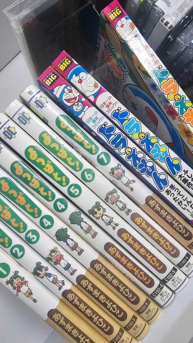 Manga Yotsubato Vol. 1–7 (Japonês) + Doraemon (3 Volumes Aleatórios)