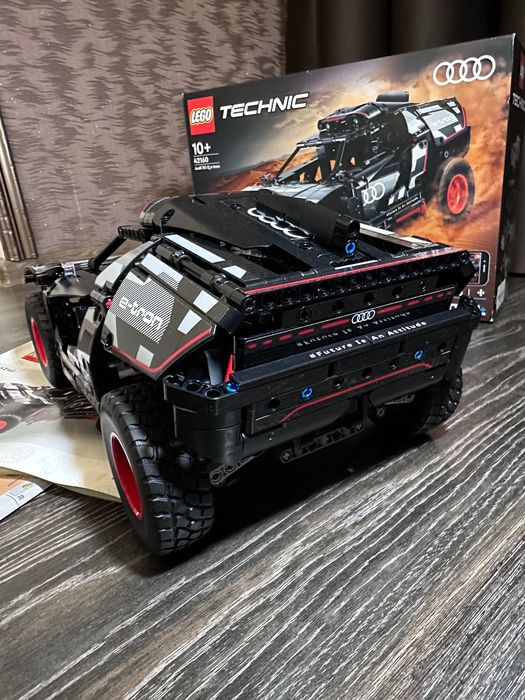 LEGO Technic Audi RS Q e-tron 42160