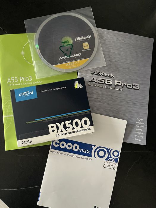 Компʼютер, монітор, клавіатура, колонки, камера, мишка