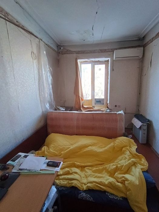 LS-7 Продам велику квартиру.Район Кінного ринку.