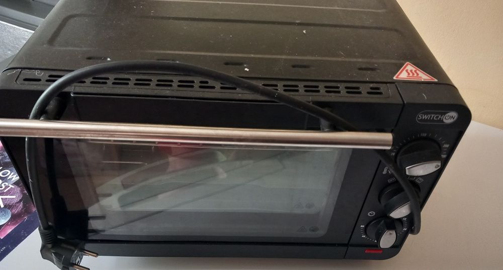 Mini piekarnik elektryczny