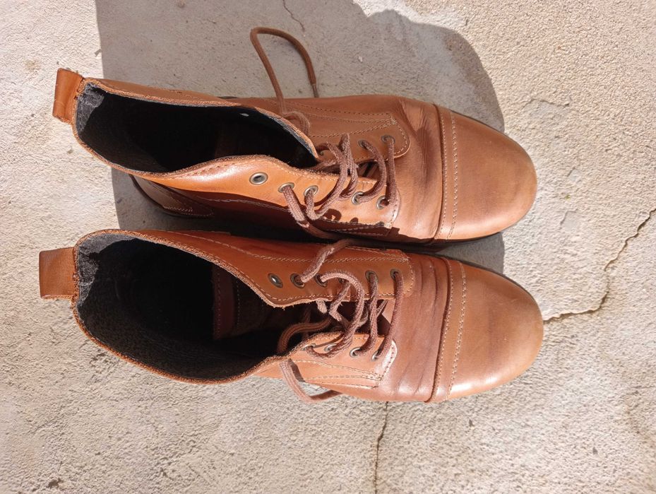 Botas de Homem em Bom Estado