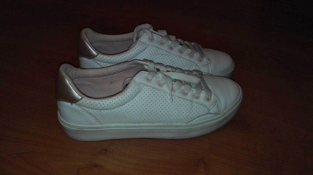 Sapatilhas brancas tamanho 38