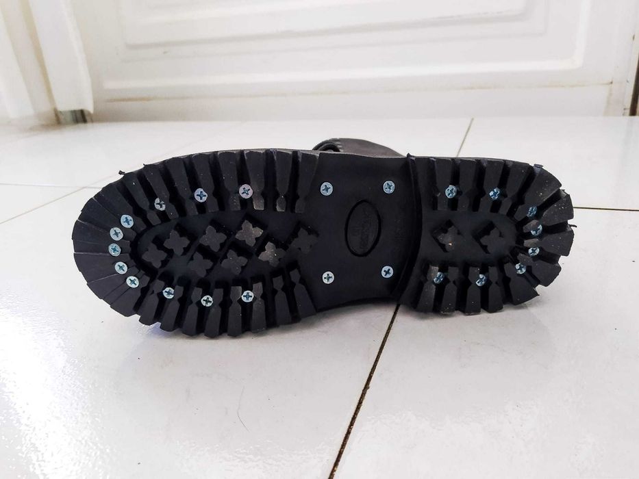 Botas em pele genuína nunca usadas