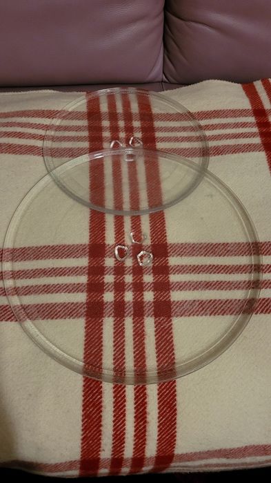 Dwa talerze do mikrofalówki. 31,5 i 24 cm.