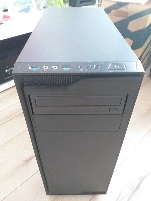 i7-3770K, 8 GB 2400, XFX R9 290 4GB RAM 512 Bit, 500GB HDD, WIN10 Pro