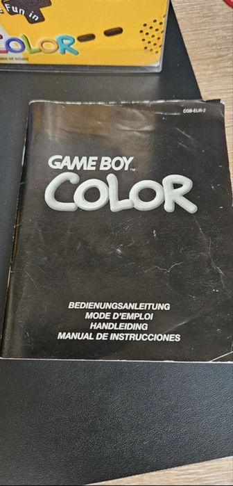 Game boy color na caixa