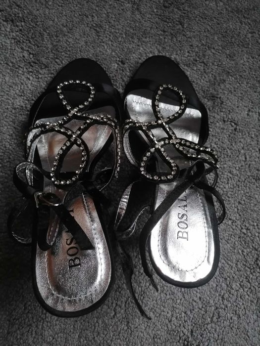 Продам нові босоніжки