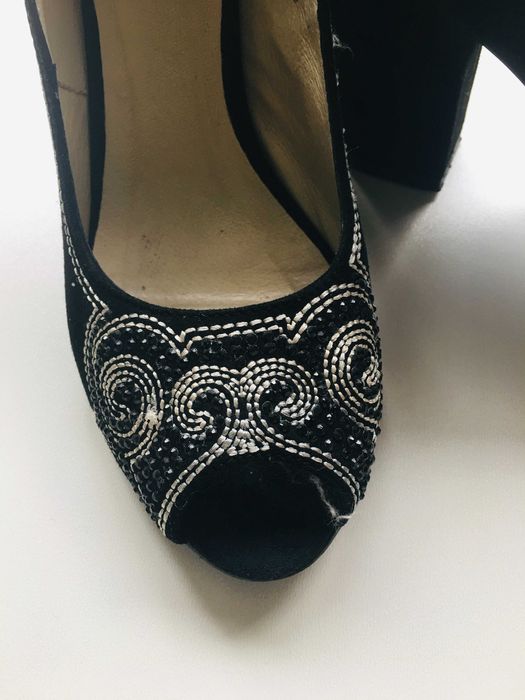 Замшеві туфлі на каблуку stoalos з вишивкою