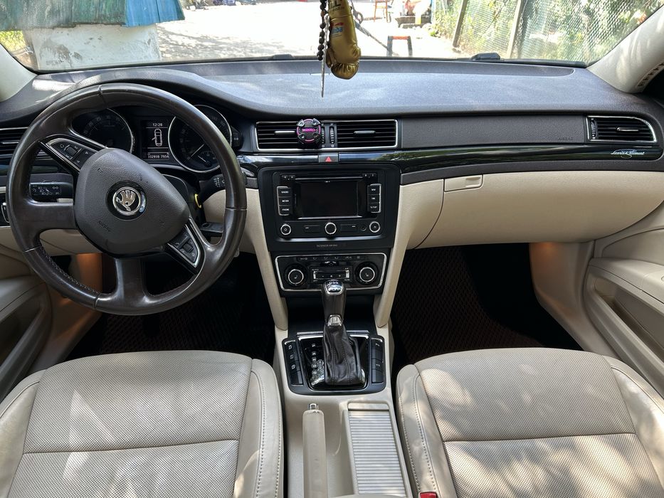 Skoda Superb 2013 VIN TMBJE73TXE9031750 фото оголошення 2 з 24