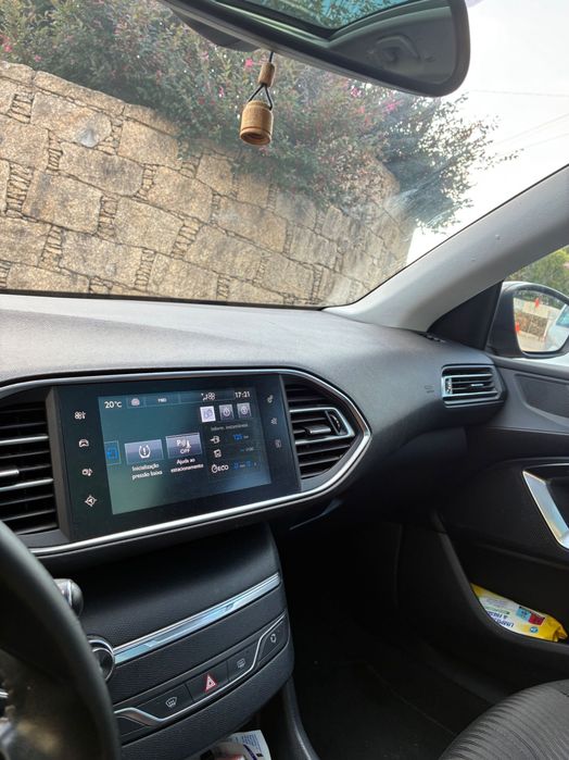 Peugeot 308 2014 1.6 hdi 326000 4450€