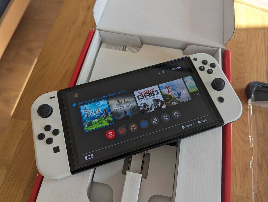 Nintendo Switch Oled, в ідеалі, комплектація