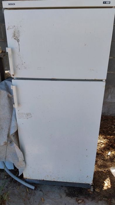 Vendo frigorífico completo com congelaror para desocupar