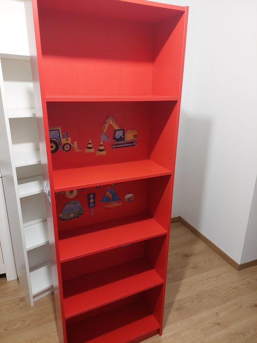 Półka ikea czerwona do pokoju dziecka