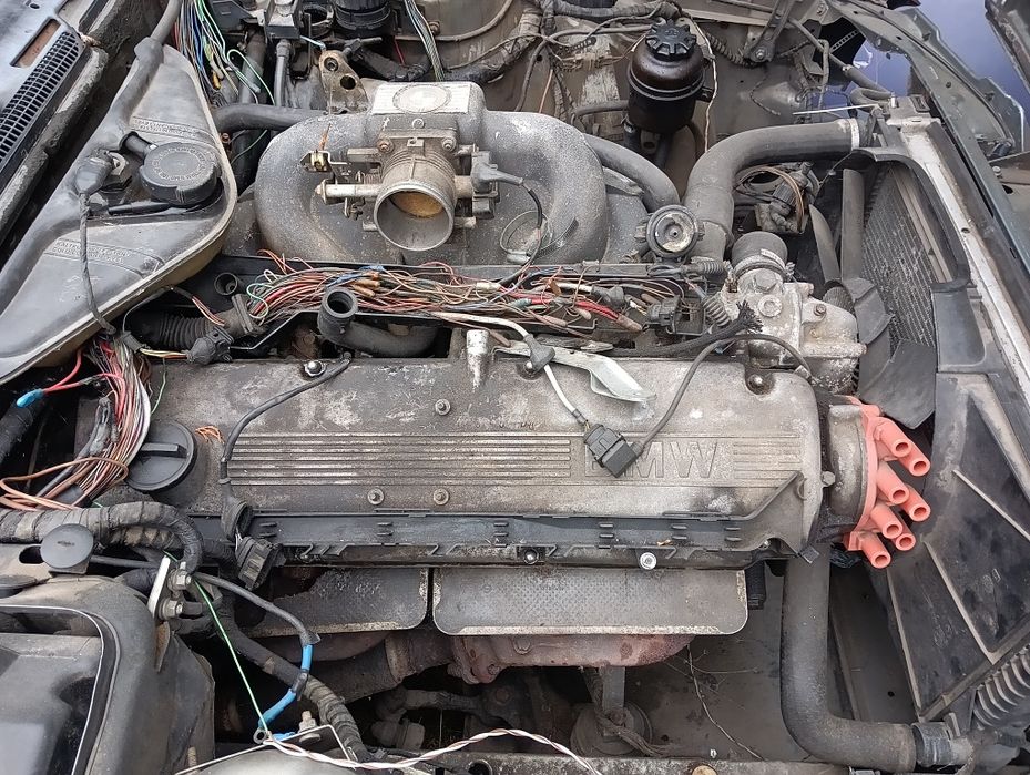 BMW 5 E34 maska pokrywa silnika przód zderzak 535i m30b35 manual