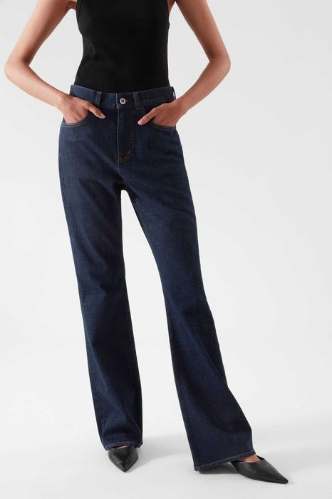 cos розкльошені джинси