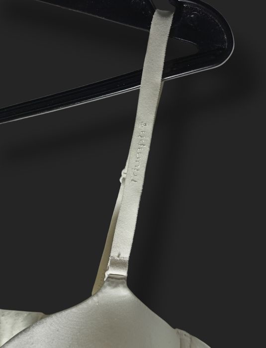 Biały biustonosz bezszwowy Triumph r. 80B