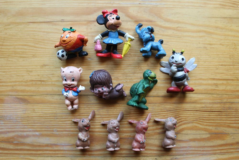 Figurki z kreskówek różnych bohaterów