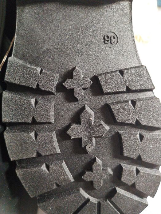 Botas pretas para menina