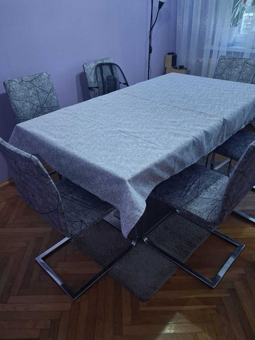 stół rozkładany z 6 krzesłami