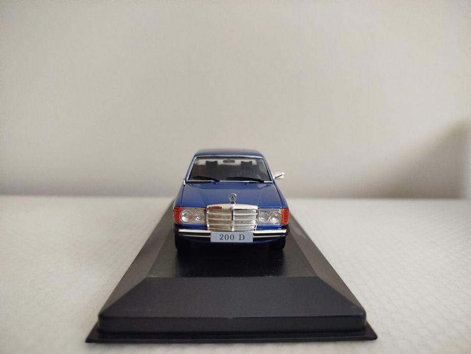 Miniatura Mercedes 200D 1/43 Nova