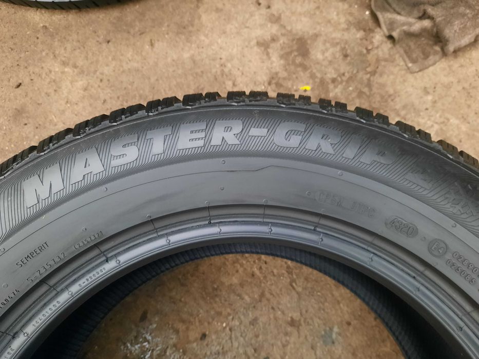 Opony zimowe klasy średniej SEMPERIT 215/65/16 ok. 7 mm 2020 r.